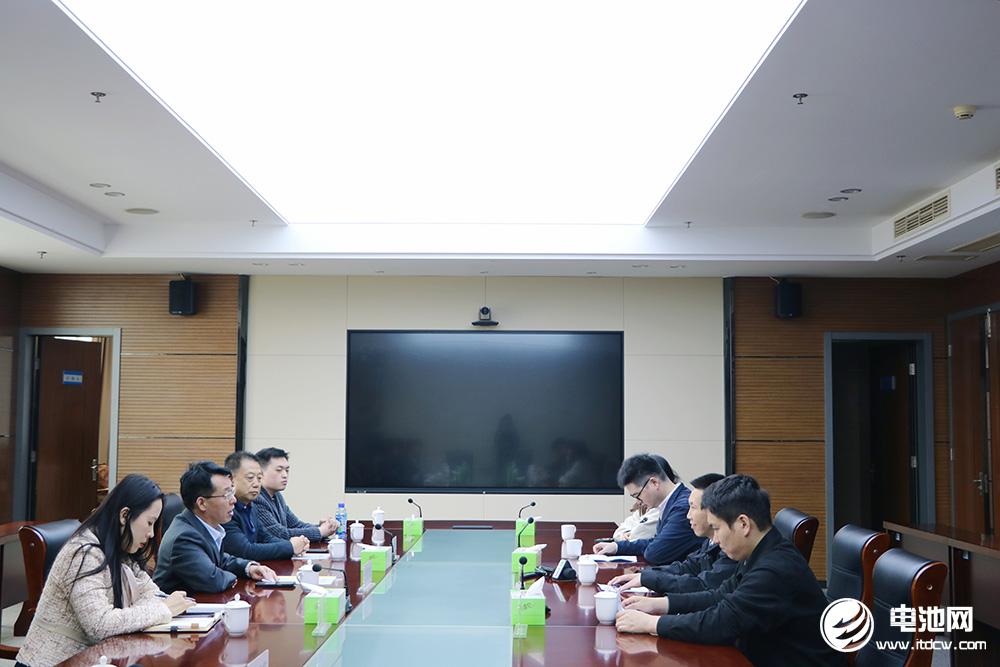 中国电池新能源产业链调研团一行参观考察爱科新材