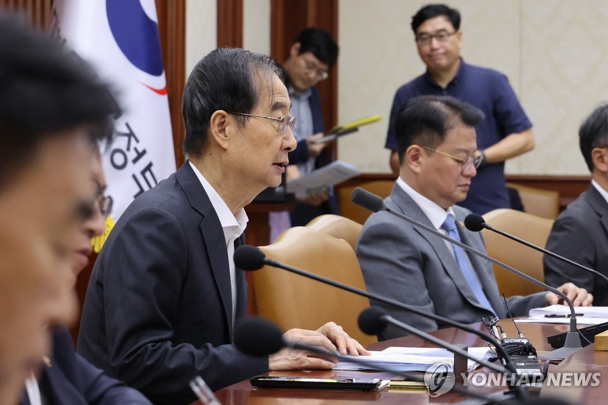 韩国国务总理韩德洙主持召开国政议题相关部门长官会议