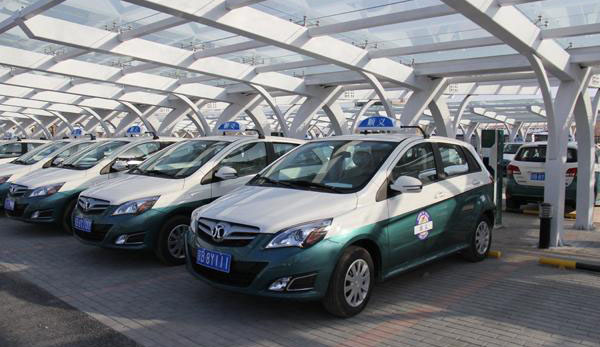 北京市区将投放200辆换电出租车 2分45秒就换完电池