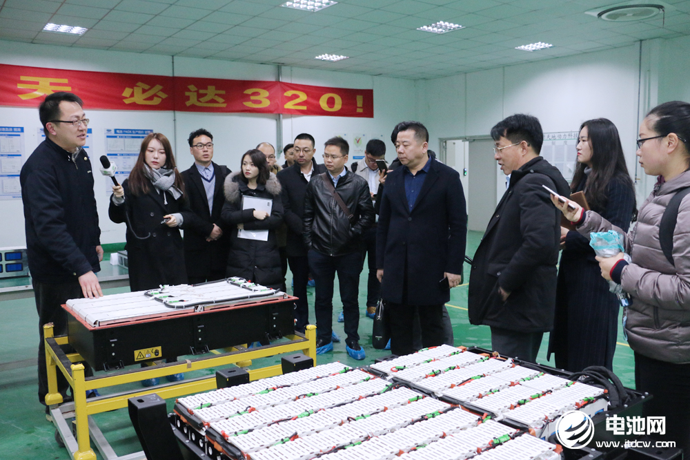 中国锂电新能源产业链调研团一行参观南京金龙