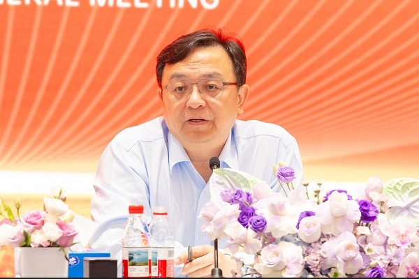 比亚迪王传福：我们绝不拉踩同行，这是原则！