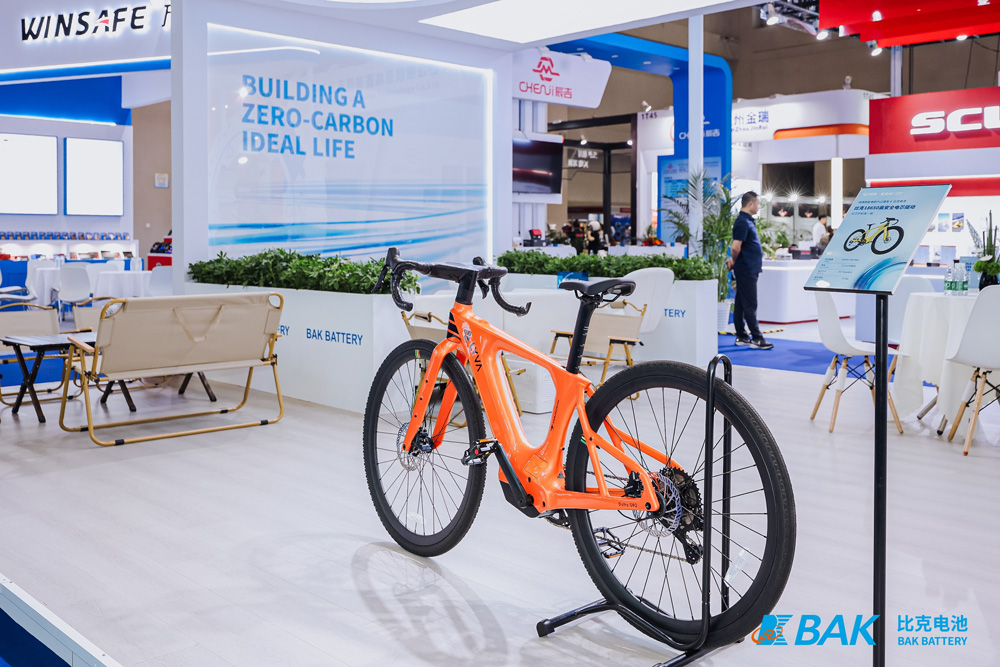以“真安全+超经济”双引擎驱动 比克电池亮相摩博会 以“真安全+超经济”双引擎驱动 比克电池亮相摩博会