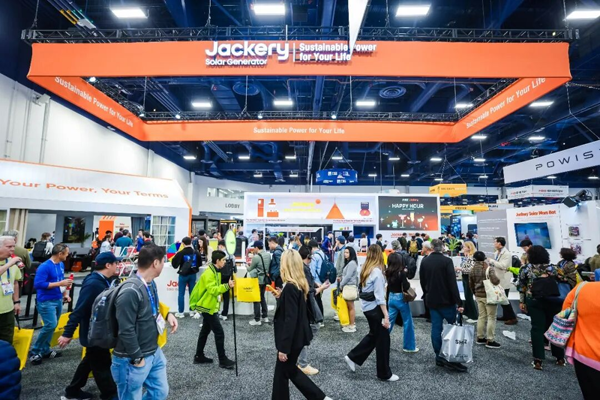 华宝新能以光储火星机器人战略升维 定义家庭智慧能源新未来