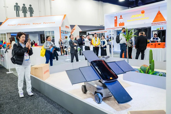 华宝新能以光储火星机器人战略升维 定义家庭智慧能源新未来