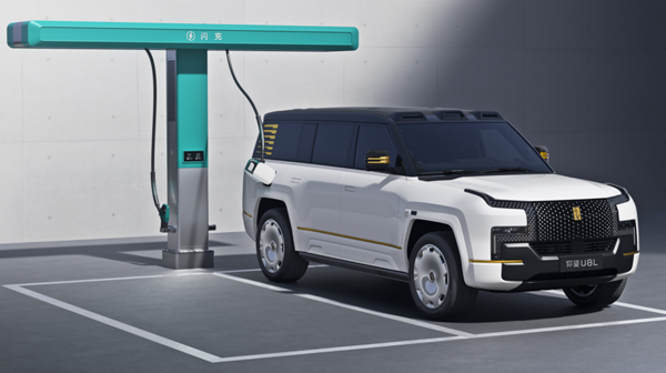 首搭第二代刀片电池!最高130万元起售!仰望发布三款闪充车型